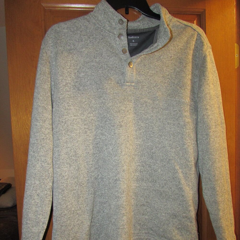 VanHeusen Size XL Button Front Sweater